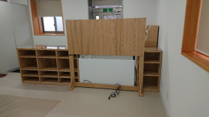 会津桐製のカウンターや商品棚等（裏側）