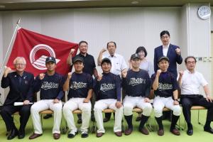 ガッツポーズの集合写真