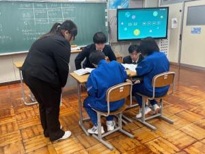 学生と生徒の授業風景