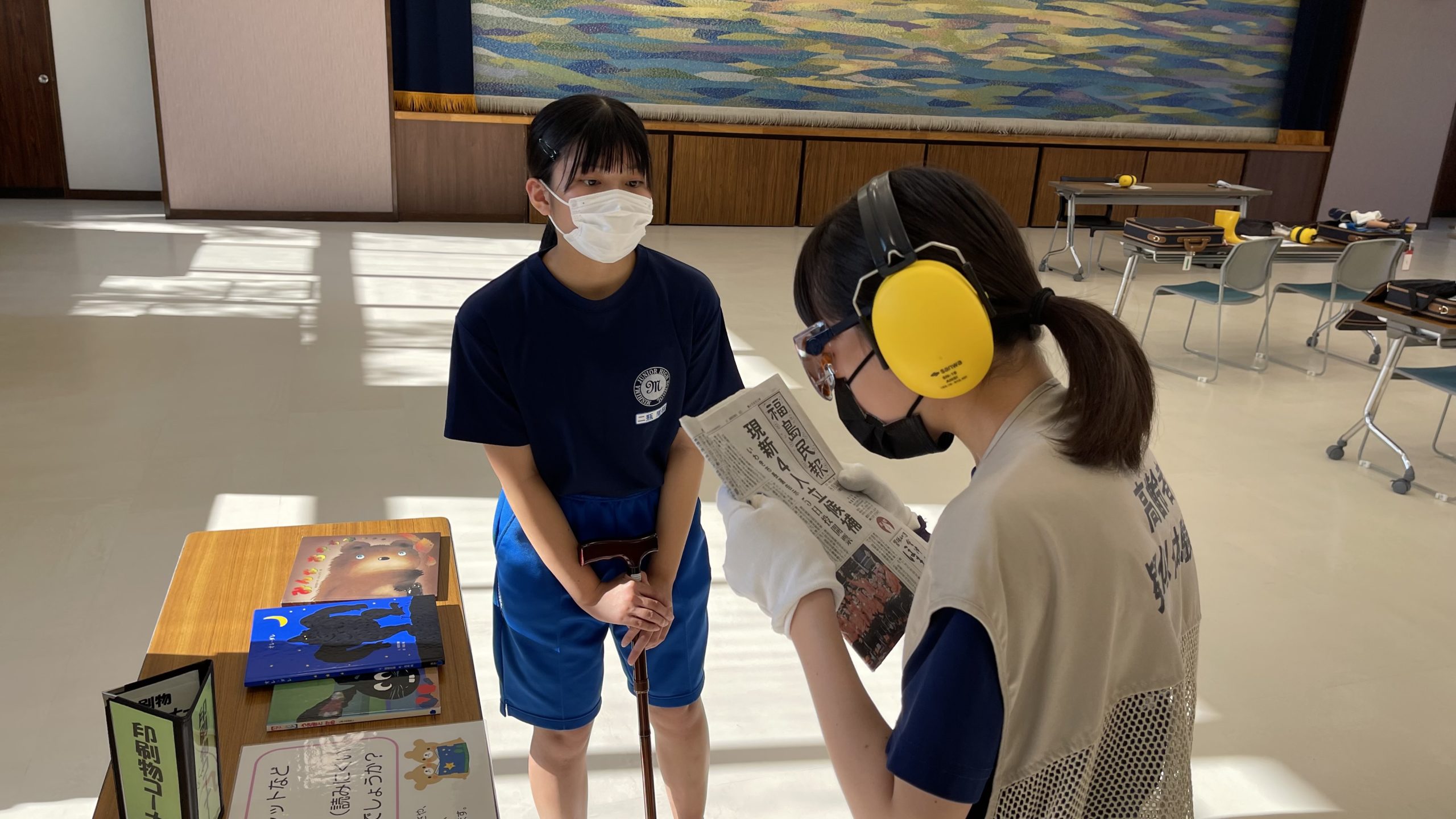 高齢者疑似体験の様子6