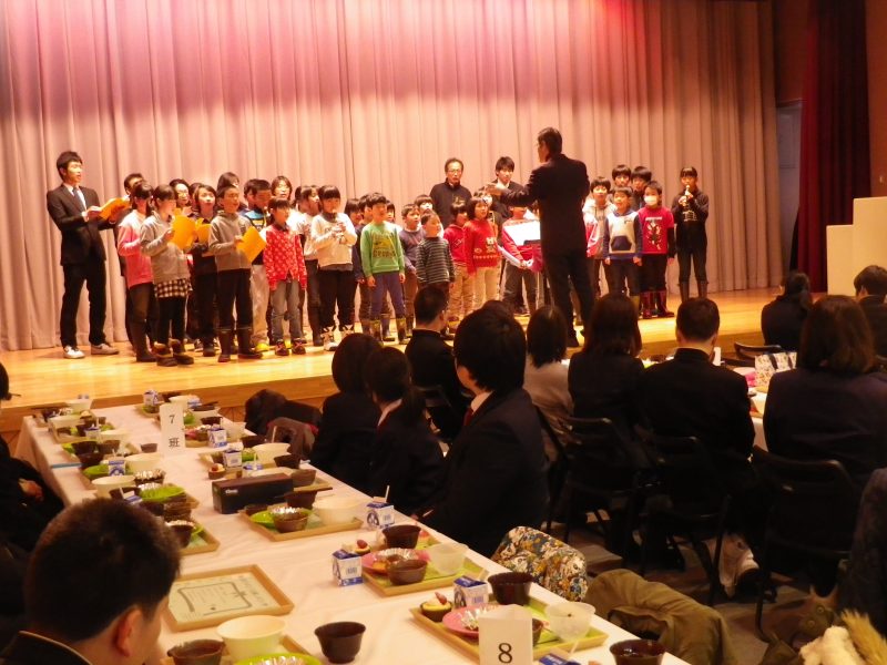 小学校、中学校合同の会食の様子3