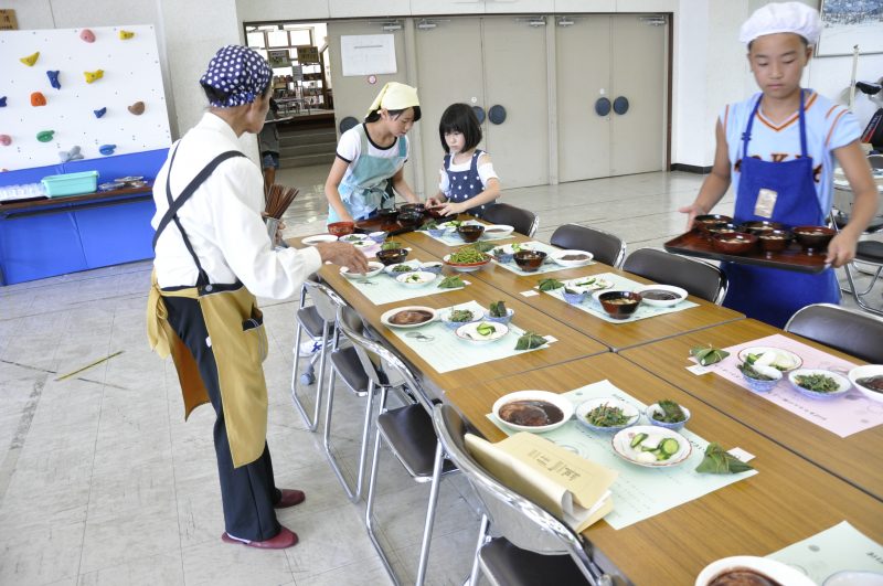 配膳の様子1