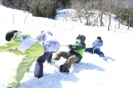 雪上綱引きの様子1