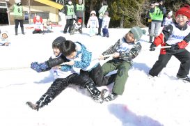 雪上綱引きの様子3
