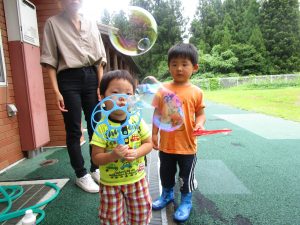 シャボン玉遊びの様子1