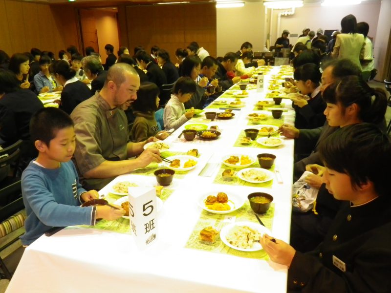 会食の様子2
