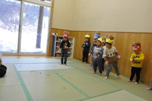 三島保育所での豆まきの様子4