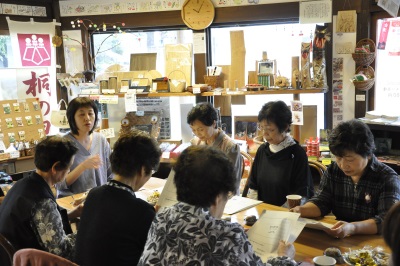 交流カフェ「きてみっせ」の様子1