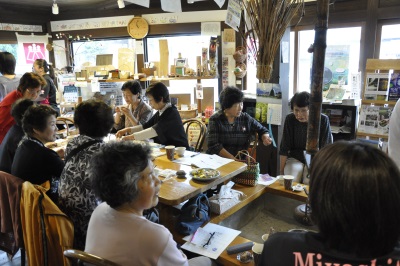 交流カフェ「きてみっせ」の様子3