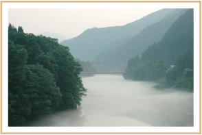 只見川の川霧