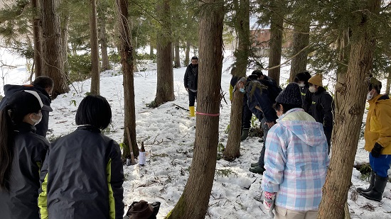 サイノカミつくりに挑戦する三島中学校の生徒たち01