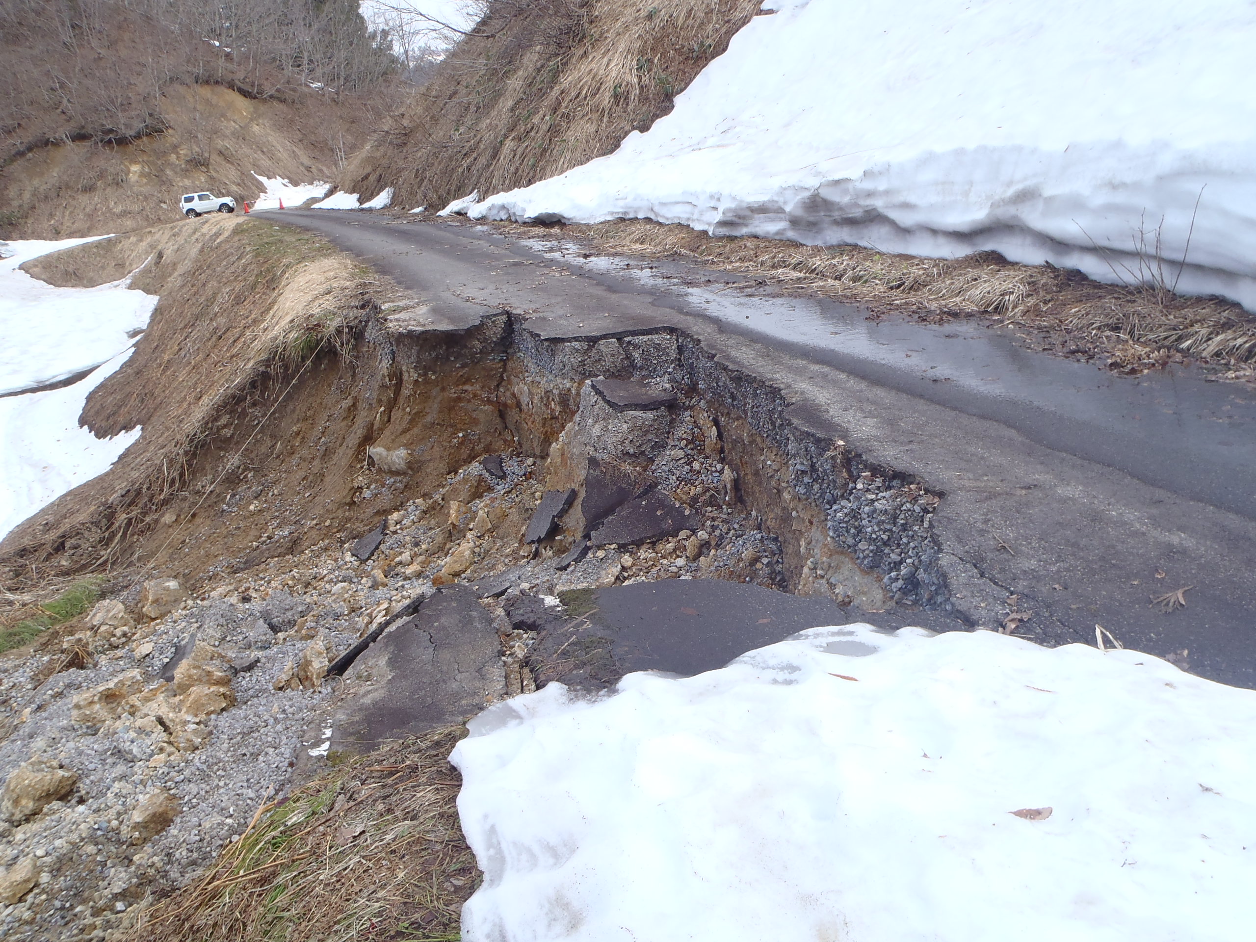 県道１５３号斜面崩壊の画像2