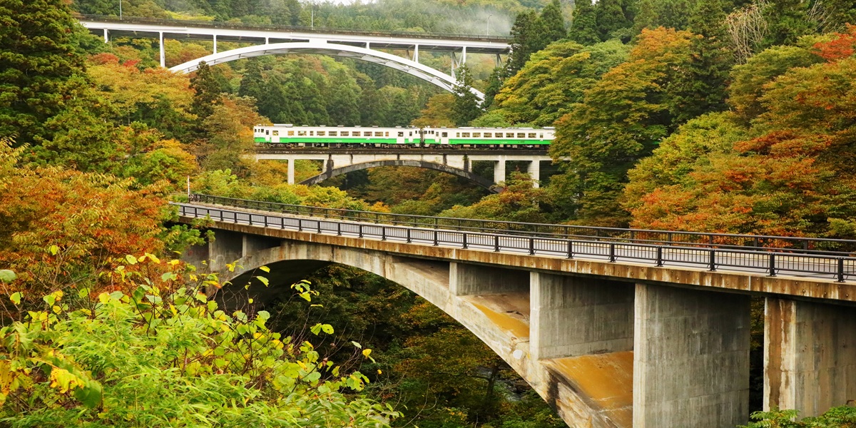 アーチ三兄弟秋の風景の画像
