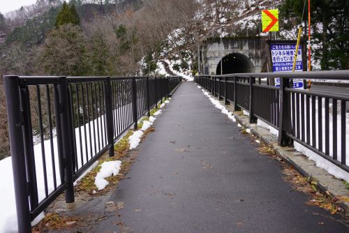 ビューポイント入口に続く歩道の画像