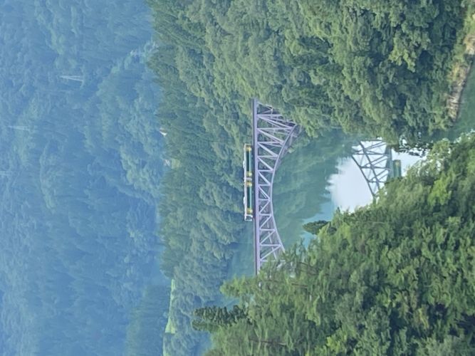 ビューポイントB地点から只見線通過の様子の画像